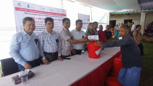 দীঘিনালায় বন্যায় ক্ষতিগ্রস্ত সাড়ে তিনশ পরিবারকে সহায়তা 