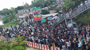 কুমিল্লায় শিক্ষার্থীদের সঙ্গে পুলিশ-বিজিবির সংঘর্ষ, আহত বেশ কয়েকজন