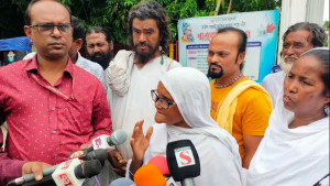 ‘আমাকে যদি সাপে-বাঘে খায়, তবু কোথাও যাব না’