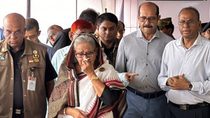 মেট্রো স্টেশন দেখে কাঁদলেন প্রধানমন্ত্রী