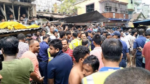 রিকশাচালককে ছুরিকাঘাত, প্রতিবাদে বিক্ষোভ