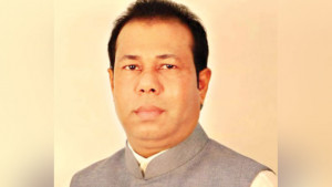 প্রধানমন্ত্রীর সাবেক ব্যক্তিগত সহকারীর অ্যাকাউন্ট ফ্রিজ
