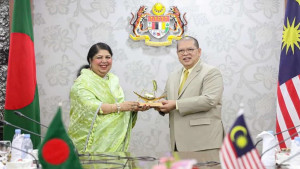 ড. শিরীন শারমিনের সঙ্গে মালয়েশিয়ার স্পিকারের বৈঠক 