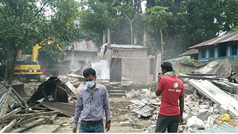 বানারীপাড়ায় পুনর্বাসন না করেই ৮টি পরিবারকে উচ্ছেদ বানারীপাড়ায় পুনর্বাসন না করেই ৮টি পরিবারকে উচ্ছেদ