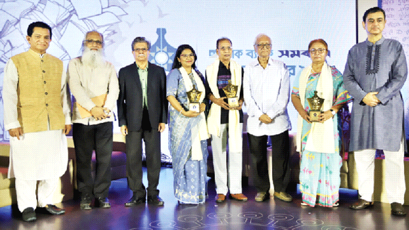 সৃজন আলোয় উদ্ভাসিত সৃজন আলোয় উদ্ভাসিত