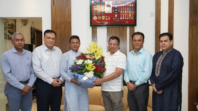 আইজিপিকে ফুলেল শুভেচ্ছা জানালেন ডিএমপি কমিশনার আইজিপিকে ফুলেল শুভেচ্ছা জানালেন ডিএমপি কমিশনার