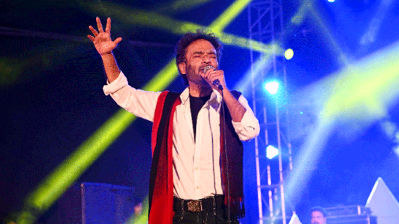 নচিকেতার সুরে ভাসল বৃষ্টিস্নাত ঢাকা নচিকেতার সুরে ভাসল বৃষ্টিস্নাত ঢাকা