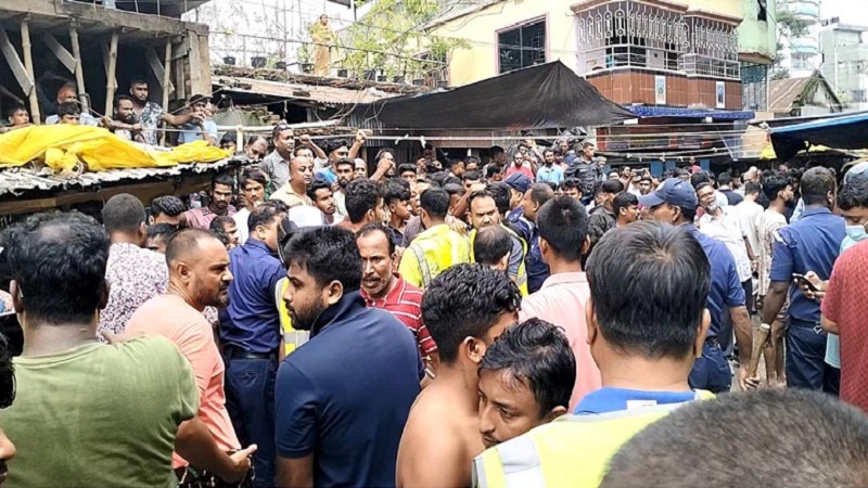 রিকশাচালককে ছুরিকাঘাত, প্রতিবাদে বিক্ষোভ রিকশাচালককে ছুরিকাঘাত, প্রতিবাদে বিক্ষোভ