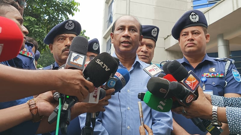 দেশে জঙ্গিবাদ এখন পুরোপুরি নিয়ন্ত্রণে: এসবি প্রধান দেশে জঙ্গিবাদ এখন পুরোপুরি নিয়ন্ত্রণে: এসবি প্রধান