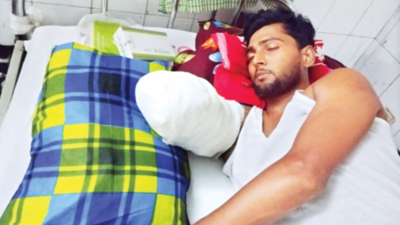 ‘পুলিশ কি আমার হাত ফেরত দিতে পারবে’ ‘পুলিশ কি আমার হাত ফেরত দিতে পারবে’