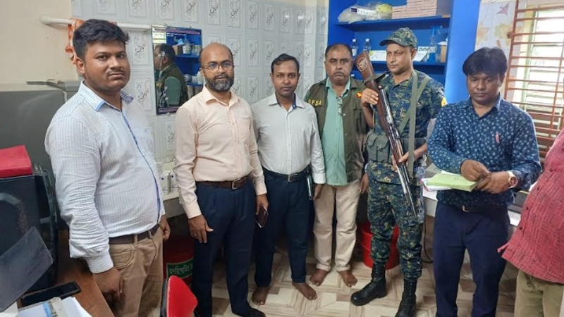 নষ্ট ফ্রিজে হাসপাতালের ওষুধ সংরক্ষণ নষ্ট ফ্রিজে হাসপাতালের ওষুধ সংরক্ষণ