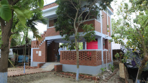 উপকূলে জলবায়ুসহিষ্ণু বাড়িতে শান্তির ঠাঁই