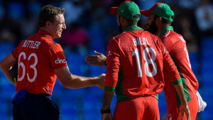 টিকে থাকতে ওমানকে ১৯ বলে হারাল ইংল্যান্ড
