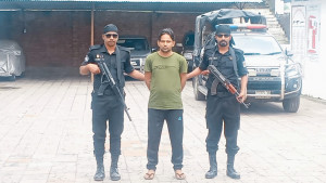 রোহিঙ্গা ক্যাম্প থেকে রাইফেলসহ আরসার গান কমান্ডার গ্রেপ্তার
