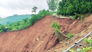 কক্সবাজারে পাহাড় ধসে স্বামী-স্ত্রীর মৃত্যু