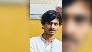 হলের গ্রিল বিক্রি করতে গিয়ে ধরা ছাত্রলীগ নেতা