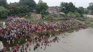 চাঁপাইনবাবগঞ্জের কানসাটে গঙ্গাস্নান