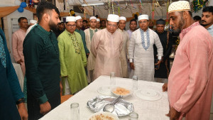 ঈদের দিনে কর্তব্যরত পুলিশ সদস্যদের খোঁজ নিলেন আইজিপি