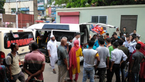 বহিরাগতদের ছুরিকাঘাতে আহত ৩ শিক্ষার্থী