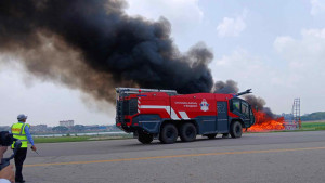 শাহজালালে বিমানে আগুন নেভানোর মহড়া