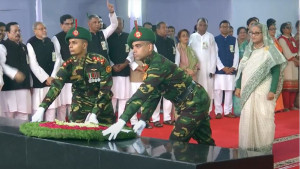জাতির পিতার প্রতিকৃতিতে প্রধানমন্ত্রীর শ্রদ্ধা
