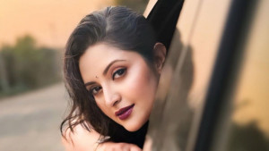 রাজের সঙ্গে সময়গুলো স্বপ্নের মতো কেটেছে, বলেই কাঁদলেন পরীমণি
