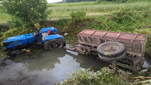 ট্রলি উল্টে খালে, যুবকের মৃত্যু 