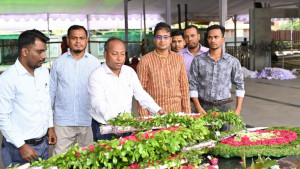বঙ্গবন্ধুর প্রতিকৃতিতে সেন্সর বোর্ডের নবনিযুক্ত ভাইস চেয়ারম্যানের শ্রদ্ধা