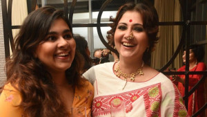 আমার মেয়ে কখন ডেটে যায় সেটাও আমি জানি: স্বস্তিকা