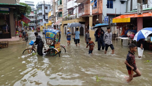 ডুবছে সিলেট নগরী, হাসপাতালেও পানি 