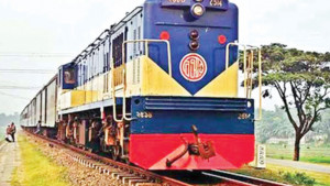 ট্রেন চলছে না ঠুনকো অজুহাতে