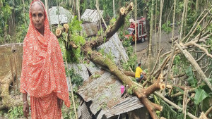 গৃহহীন হাজারো মানুষ মেলেনি ত্রাণ সহায়তা