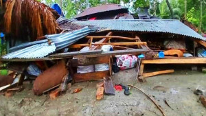১০ দিনেও বিধ্বস্ত ঘর তুলতে পারেনি শতাধিক পরিবার