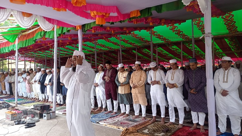 ফরিদপুরে চানমারি ঈদগাহে এ. কে. আজাদের ঈদের নামাজ আদায় ফরিদপুরে চানমারি ঈদগাহে এ. কে. আজাদের ঈদের নামাজ আদায়