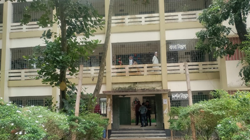এক ঘণ্টায় পড়ল এক ভোট এক ঘণ্টায় পড়ল এক ভোট