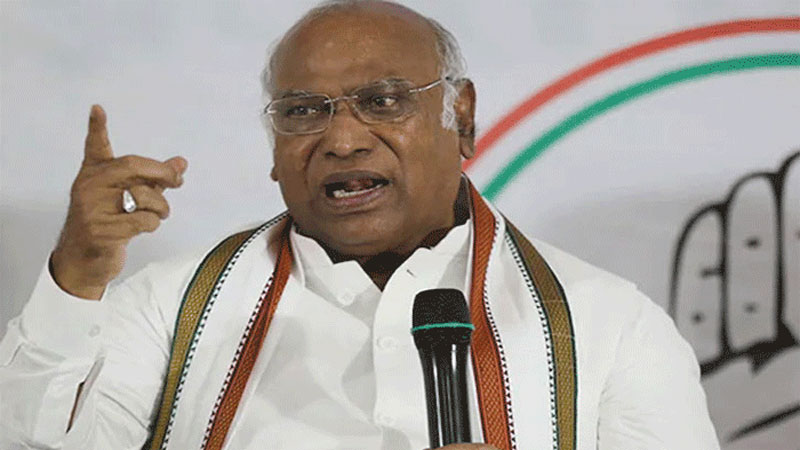 যে কোনো সময় পতন ঘটবে মোদির: মল্লিকার্জুন খাড়গে যে কোনো সময় পতন ঘটবে মোদির: মল্লিকার্জুন খাড়গে