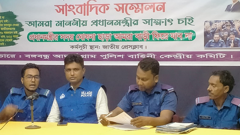 ‘২১৭ টাকা হাজিরায় জীবন চালানো দায়’ ‘২১৭ টাকা হাজিরায় জীবন চালানো দায়’