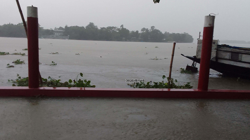 ভারী বর্ষণে হাঁটুপানি সুনামগঞ্জ শহরে, ম্লান ঈদ আনন্দ ভারী বর্ষণে হাঁটুপানি সুনামগঞ্জ শহরে, ম্লান ঈদ আনন্দ