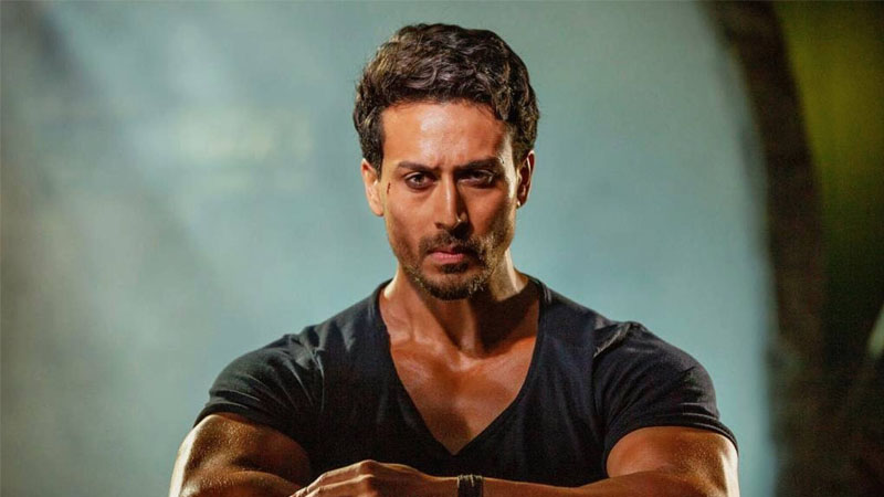 এক ছবির জন্য ১৬৫ কোটি পারিশ্রমিক চেয়েছেন টাইগার শ্রফ! এক ছবির জন্য ১৬৫ কোটি পারিশ্রমিক চেয়েছেন টাইগার শ্রফ!