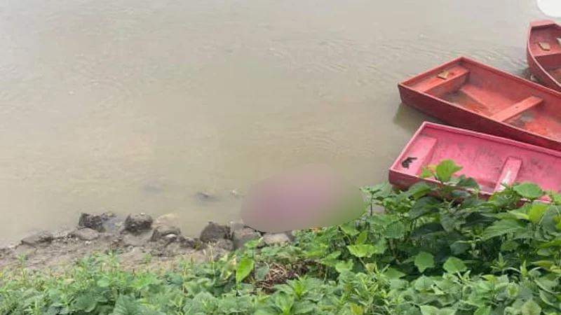 বিএসএফের ধাওয়ায় নদীতে নিখোঁজ কিশোরের লাশ উদ্ধার বিএসএফের ধাওয়ায় নদীতে নিখোঁজ কিশোরের লাশ উদ্ধার