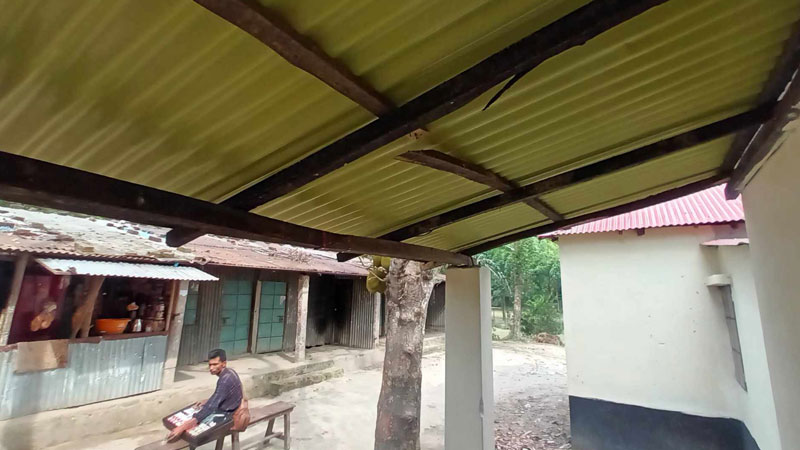 আশ্রয়ণের ঘর নির্মাণে অনিয়ম আশ্রয়ণের ঘর নির্মাণে অনিয়ম