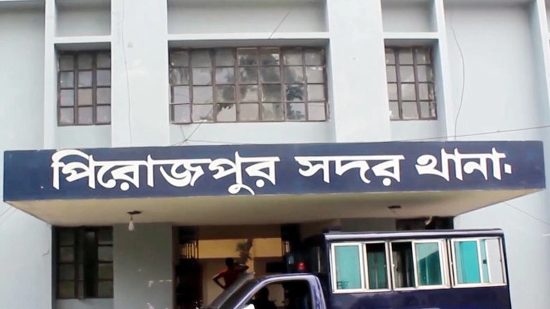 কিশোর অপরাধী চক্রের ১৮ সদস্য গ্রেপ্তার কিশোর অপরাধী চক্রের ১৮ সদস্য গ্রেপ্তার