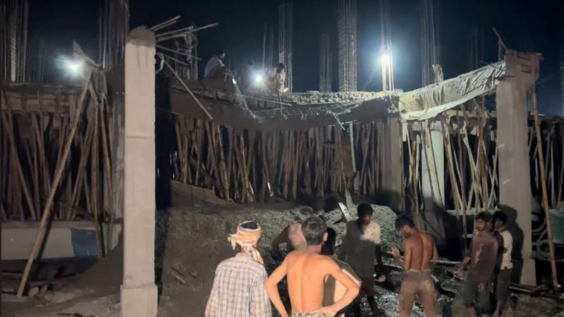 রাঙ্গাবালী স্বাস্থ্য কমপ্লেক্সে ঢালাইয়ের সময় ধসে পড়ল ছাদ রাঙ্গাবালী স্বাস্থ্য কমপ্লেক্সে ঢালাইয়ের সময় ধসে পড়ল ছাদ