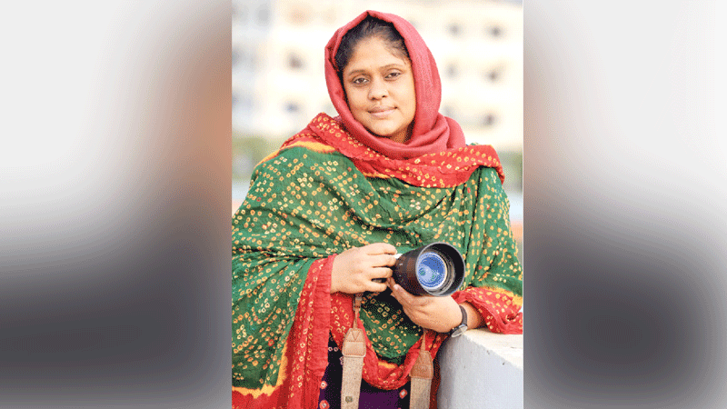 ক্যামেরায় জীবনের গল্প ক্যামেরায় জীবনের গল্প