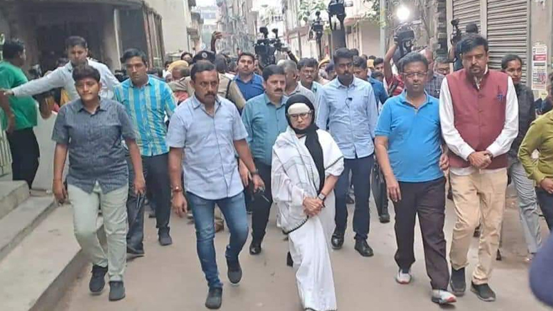 গার্ডেনরিচে ভেঙে পড়ল নির্মাণাধীন বহুতল ভবন, নিহত ৯ গার্ডেনরিচে ভেঙে পড়ল নির্মাণাধীন বহুতল ভবন, নিহত ৯