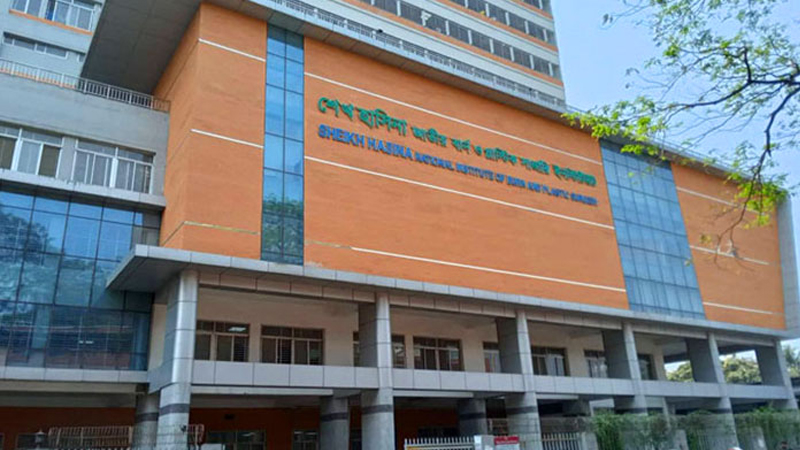 প্লাস্টিক কারখানায় আগুন, তিন শ্রমিক জীবন শঙ্কায় প্লাস্টিক কারখানায় আগুন, তিন শ্রমিক জীবন শঙ্কায়