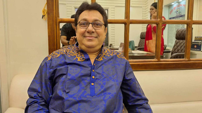 সিনেমাকে এগিয়ে নেওয়াই আমার মূল লক্ষ্য, নিপুণের সঙ্গে যোগ দিয়ে বললেন মাহমুদ কলি সিনেমাকে এগিয়ে নেওয়াই আমার মূল লক্ষ্য, নিপুণের সঙ্গে যোগ দিয়ে বললেন মাহমুদ কলি