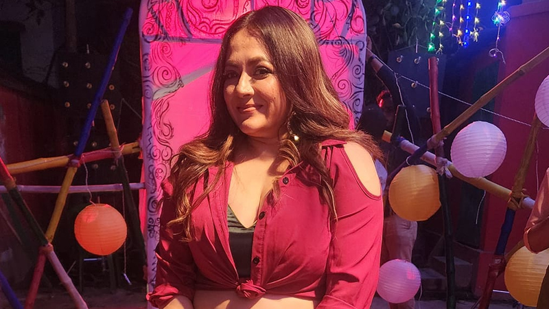 ‘আইটেম গার্ল’ শ্রীলেখা ‘আইটেম গার্ল’ শ্রীলেখা