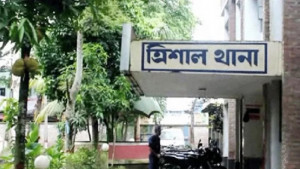 আসামি ধরতে গিয়ে ছুরিকাঘাতে আহত তিন পুলিশ সদস্য