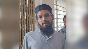 সাংবাদিকদের অফিসে আটকে এসিল্যান্ডের দুর্ব্যবহার